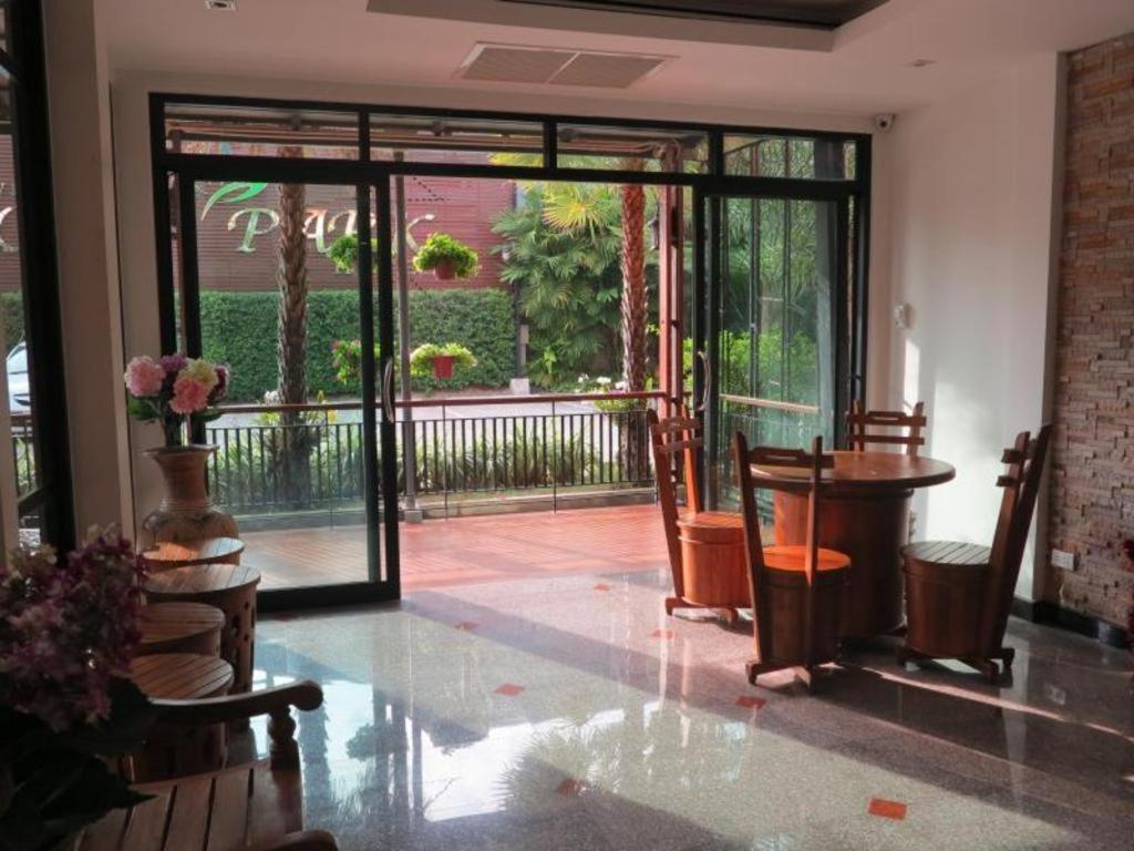 City Park Hotel Phatthalung Extérieur photo