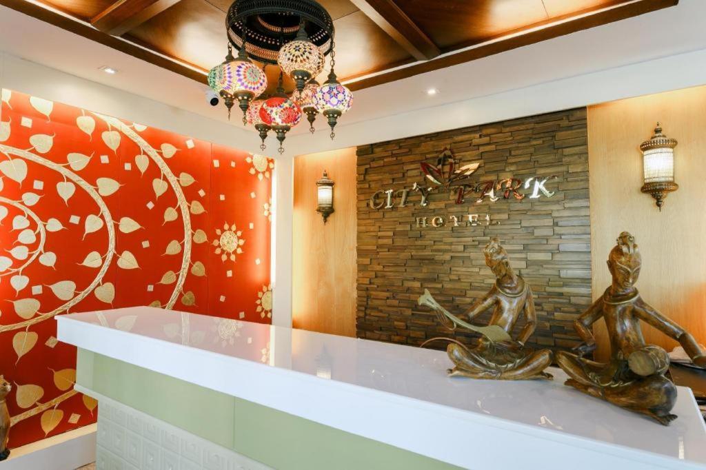 City Park Hotel Phatthalung Extérieur photo