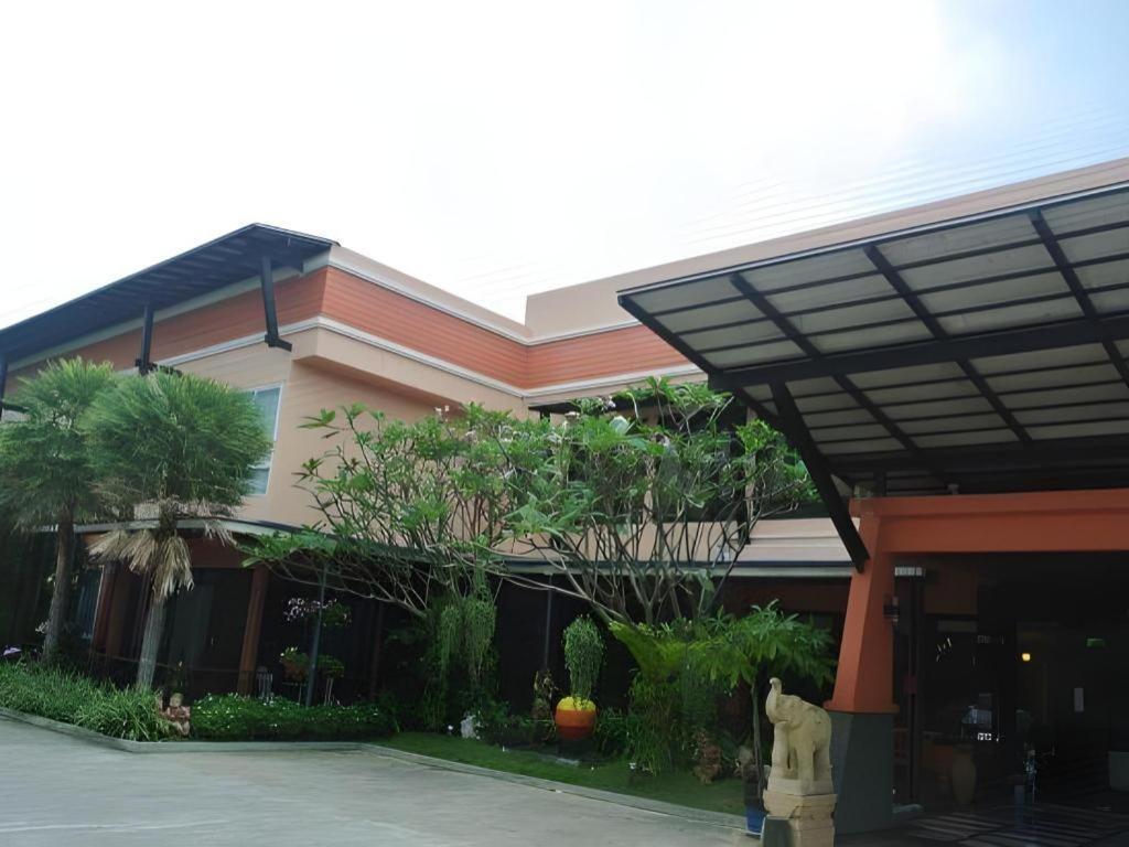 City Park Hotel Phatthalung Extérieur photo