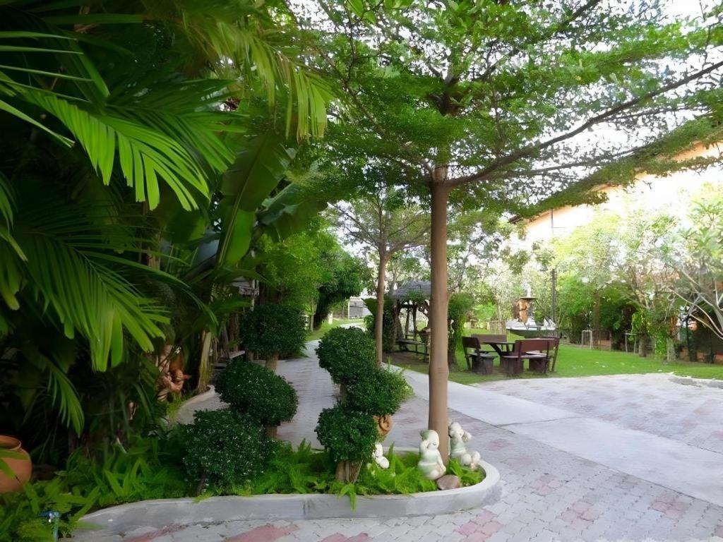 City Park Hotel Phatthalung Extérieur photo
