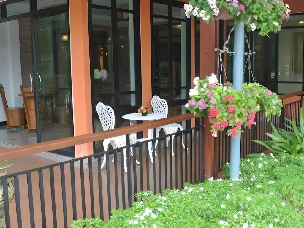 City Park Hotel Phatthalung Extérieur photo